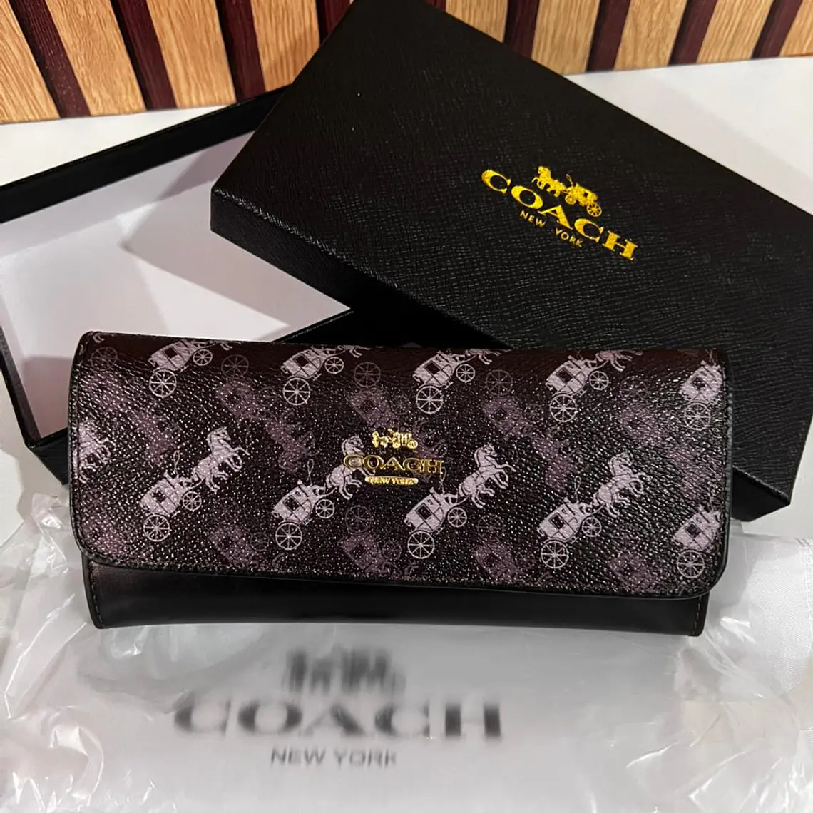 CARTERA TARJETERO COACH/BROCHE CARRUSEL CON CAJITA NEGRA  MOD# 6203-5🍒 7