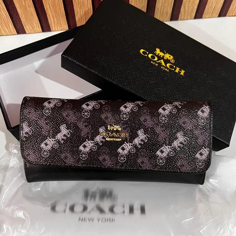 CARTERA TARJETERO COACH/BROCHE CARRUSEL CON CAJITA NEGRA  MOD# 6203-5🍒 7
