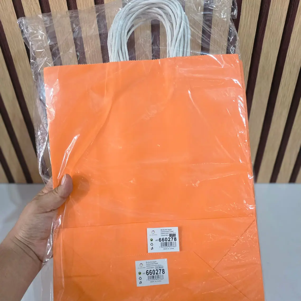 PAQ DE 12 BOLSAS DE REGALO/COLORES LISOS VARIOS MODELOS (33X26CM)🛍️ 6