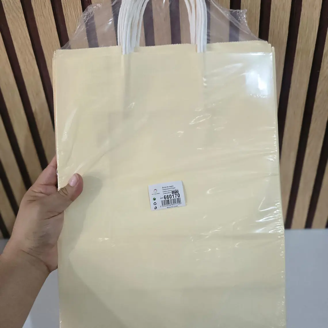 PAQ DE 12 BOLSAS DE REGALO/COLORES LISOS VARIOS MODELOS (33X26CM)🛍️ 7