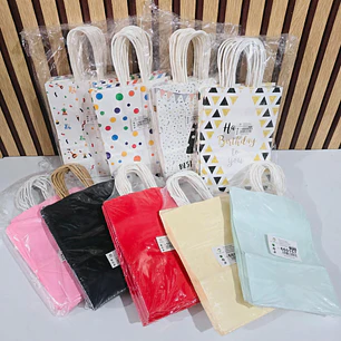 PAQ DE 12 BOLSAS DE REGALO VARIOS MODELOS (24X16CM)🛍️
