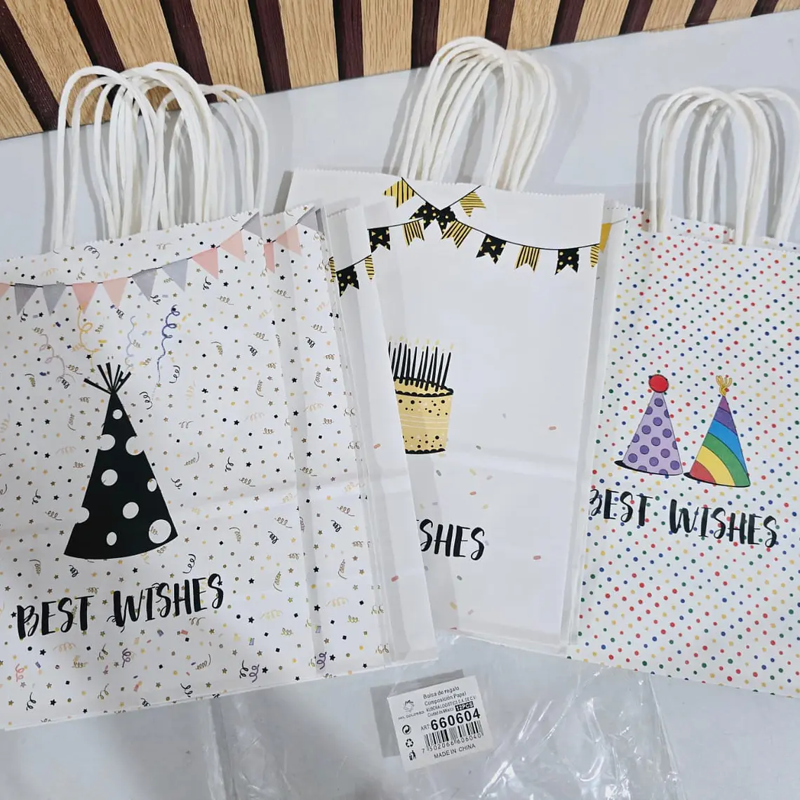 PAQ DE 12 BOLSAS DE REGALO VARIOS MODELOS (24X16CM)🛍️ 3