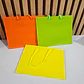 DOCENA DE BOLSAS PARA REGALO COLORES LISOS VARIOS MODELOS(18CM X 23CM) - Miniatura 2
