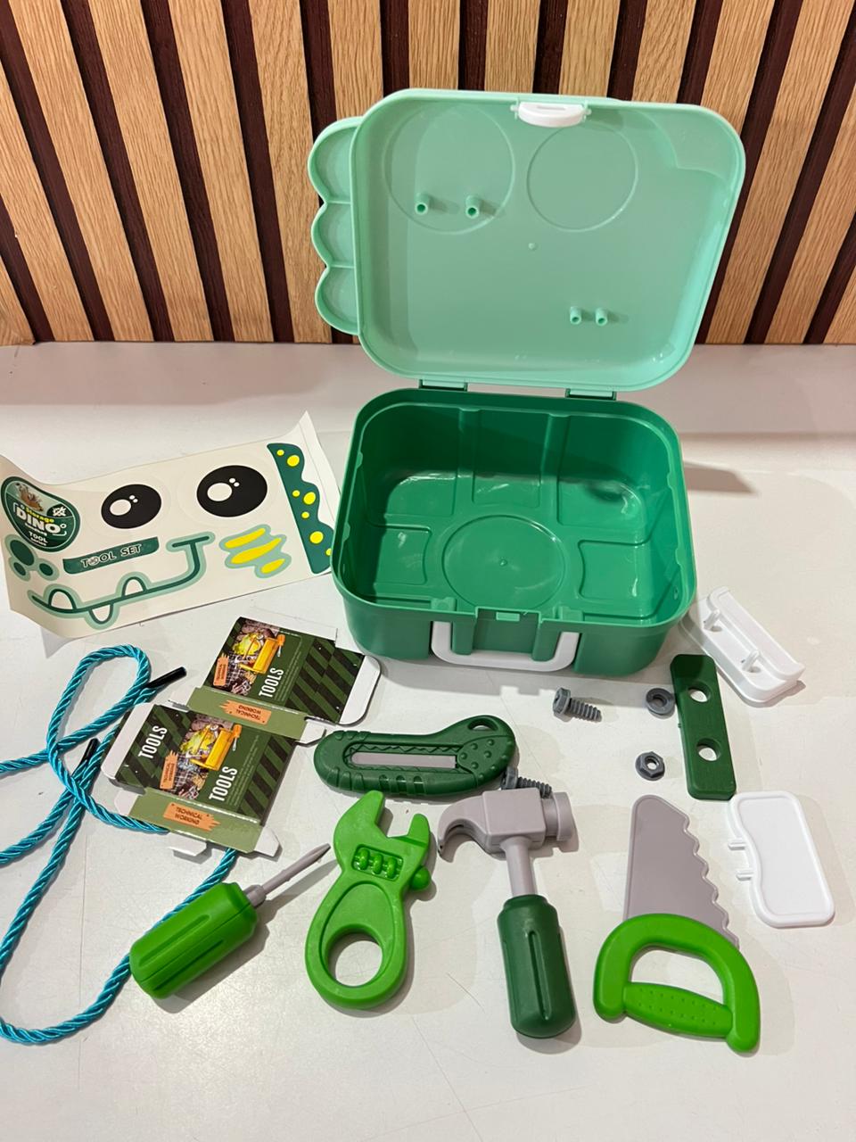 SET DE JUGUETE DINO CON ACCESORIOS DE ACUERDO A SU TEMÁTICA