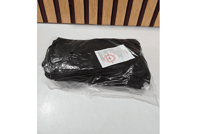 CAJITA CON 50 CUBREBOCAS NEGROS PARA ADULTO