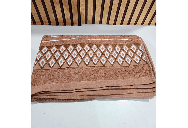 TOALLA PARA BAÑO GRANDE/ROMBOS COZY MOD# T-30573