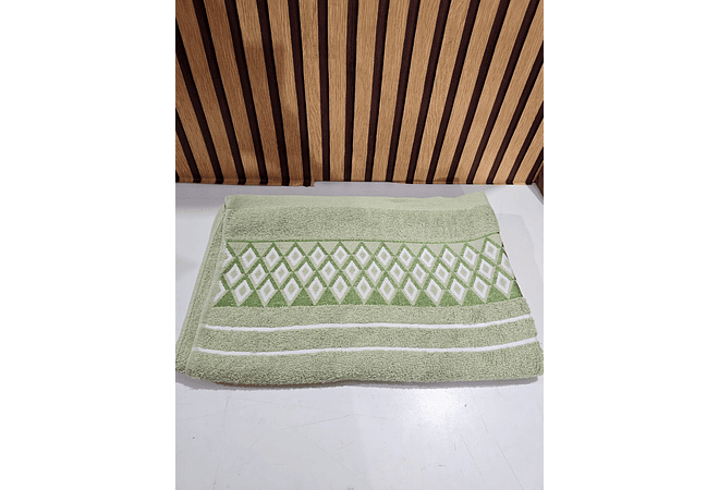 TOALLA PARA BAÑO GRANDE/ROMBOS COZY MOD# T-30573