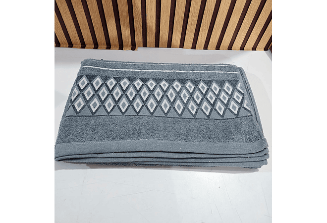 TOALLA PARA BAÑO GRANDE/ROMBOS COZY MOD# T-30573