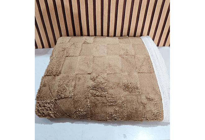 COBERTOR ABORREGADO KING SIZE ESTAMPADO CUADROS (2.20M x 2.40M)