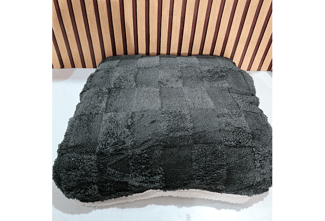 COBERTOR ABORREGADO KING SIZE ESTAMPADO CUADROS (2.20M x 2.40M)