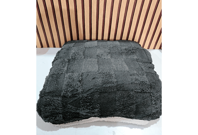 COBERTOR ABORREGADO MATRIMONIAL ESTAMPADO CUADROS (2.20M x 1.90M)