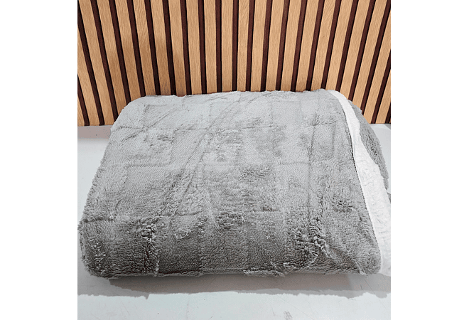 COBERTOR ABORREGADO MATRIMONIAL ESTAMPADO CUADROS (2.20M x 1.90M)