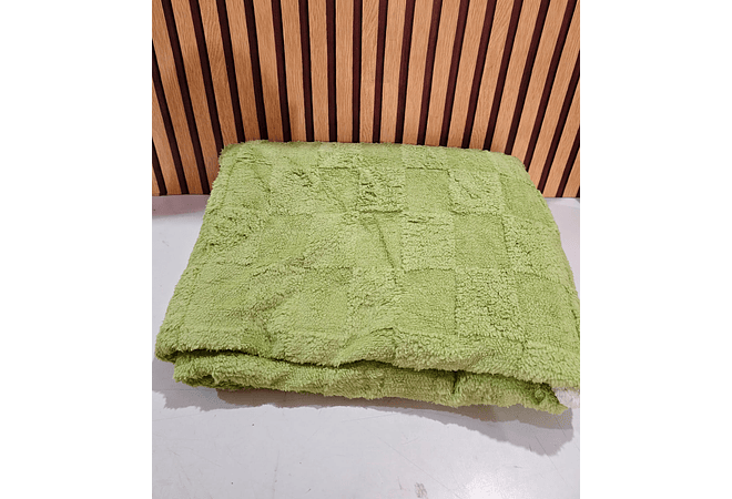 COBERTOR ABORREGADO MATRIMONIAL ESTAMPADO CUADROS (2.20M x 1.90M)