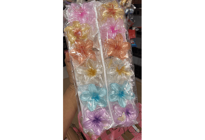 DOCENA DE PINZAS HAWAIANA CON COLGANTE PARA EL CABELLO VARIOS MODELOS🌼🌺🌹