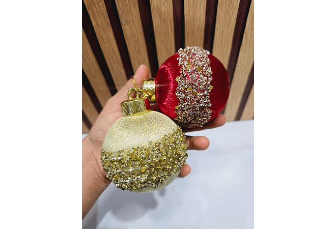 CAJITA CON 6 ESFERAS  NAVIDEÑAS CON LENTEJUELAS MOD# N2632-7X72🌲❄️