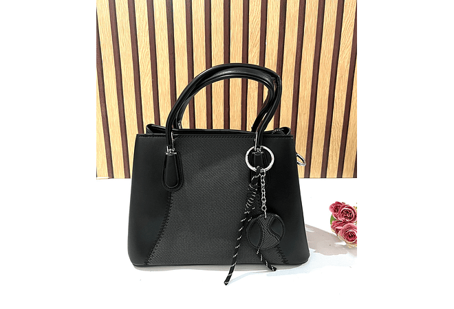 BOLSO DE MANO CON COLGANTE MOD# Y864👜