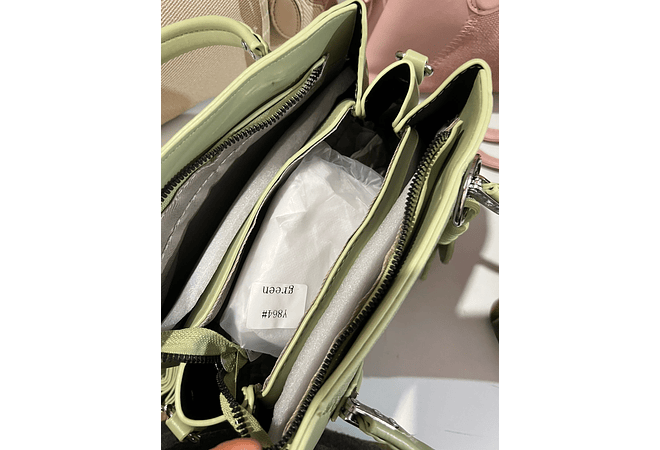 BOLSO DE MANO CON COLGANTE MOD# Y864👜