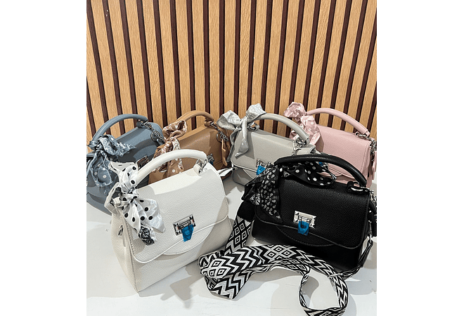 CROSS BODY CON COLGANTE LLAVERITO ESTRELLA MOD# Y805 💫⭐