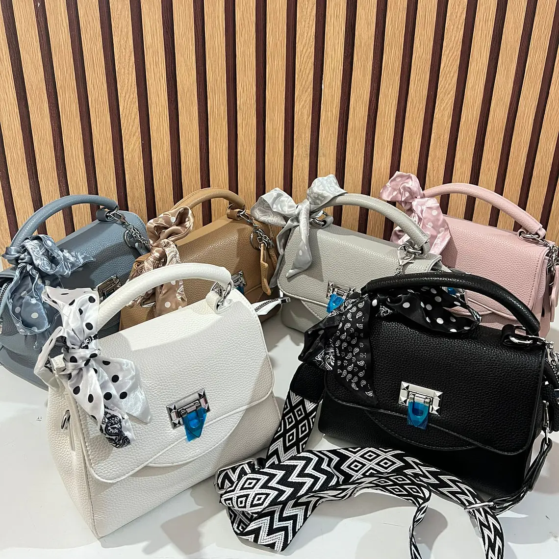 CROSS BODY CON COLGANTE LLAVERITO ESTRELLA MOD# Y805 💫⭐ 1