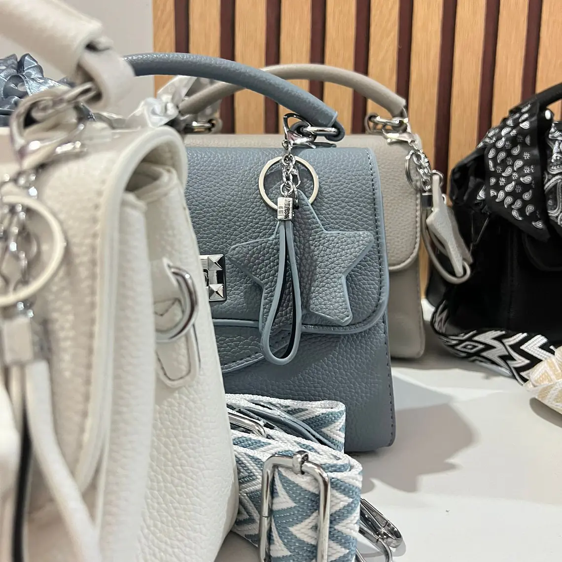 CROSS BODY CON COLGANTE LLAVERITO ESTRELLA MOD# Y805 💫⭐ 6
