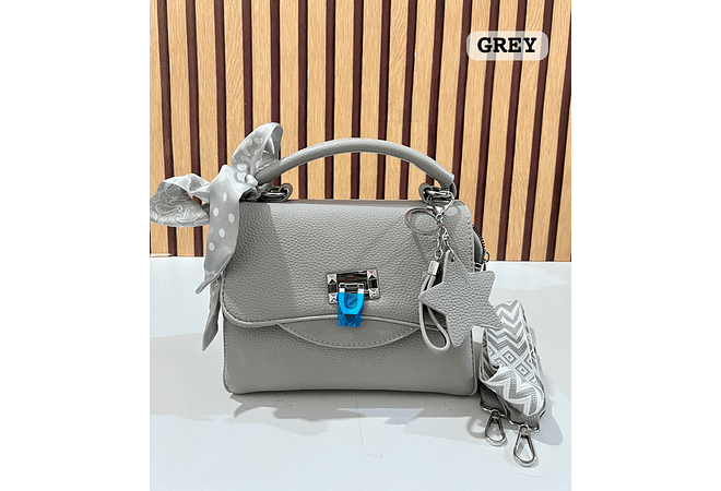 CROSS BODY CON COLGANTE LLAVERITO ESTRELLA MOD# Y805 💫⭐