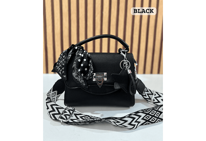 CROSS BODY CON COLGANTE LLAVERITO ESTRELLA MOD# Y805 💫⭐