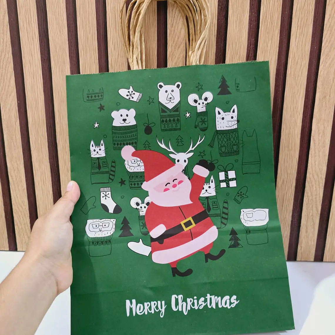 DOCENA DE BOLSAS PARA REGALO DISEÑO NAVIDAD MOD# 31X15NA-7X39 (MEDIANAS - VERDES) 🎄☃️✨ 3