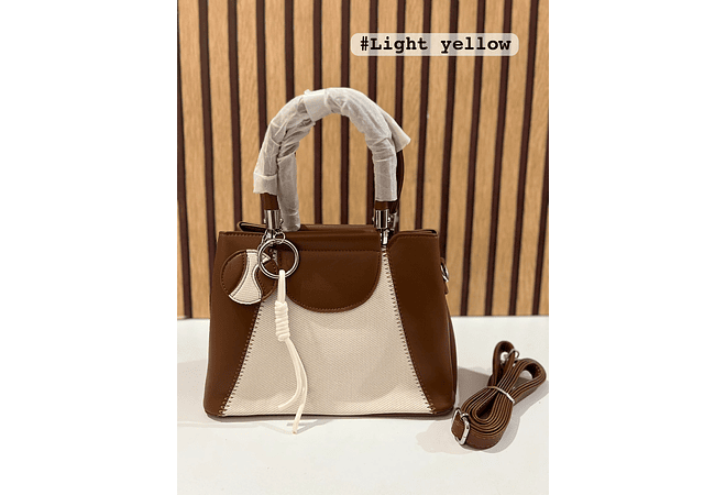 BOLSA DE MANO CON COLGANTE MOD# Y861 👜