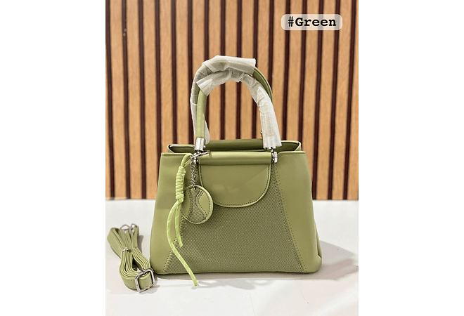 BOLSA DE MANO CON COLGANTE MOD# Y861 👜