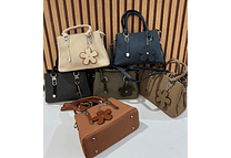 👜BOLSA CON COLGANTE FLOR MOD# Y813 🪷 🌸