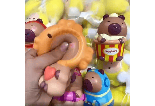 PAQ DE 3 SQUISHY KAWAII/LLAVERO DISEÑO CAPIBARA MOD# LLC