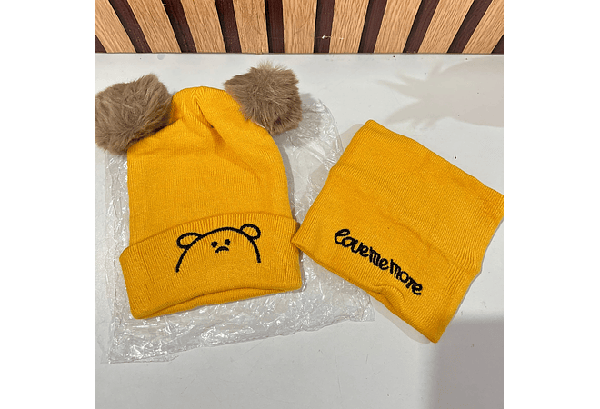 GORRITO PARA BEBÉS CON 2 POMPONES + BUFANDA CORTA (LOVE ME MORE) MOD #708