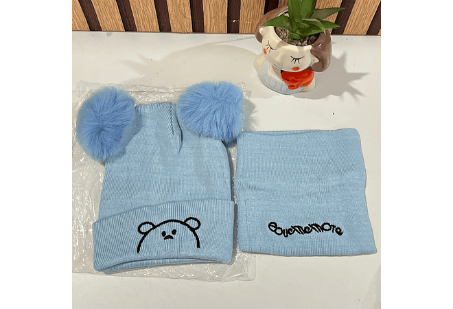 GORRITO PARA BEBÉS CON 2 POMPONES + BUFANDA CORTA (LOVE ME MORE) MOD #708