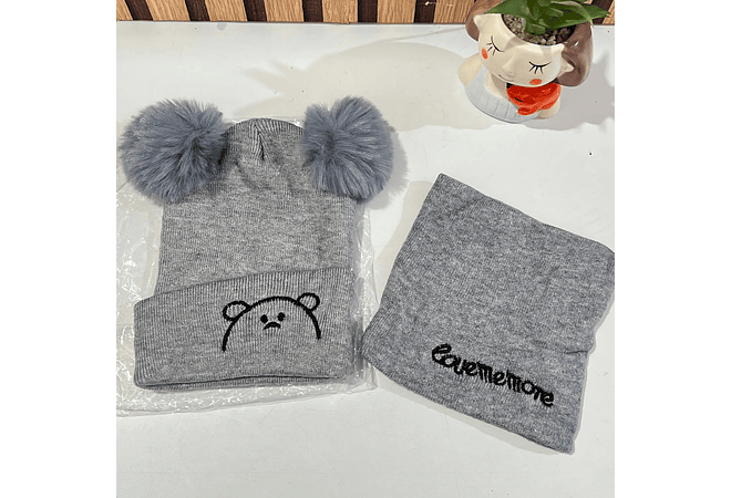 GORRITO PARA BEBÉS CON 2 POMPONES + BUFANDA CORTA (LOVE ME MORE) MOD #708