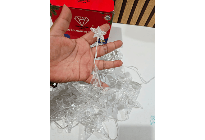 3.20 MTS CASCADA DIAMANTE EN FORMA DE ESTRELLAS  COLORES MOD#  352-012 💫