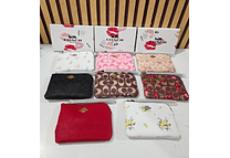 MONEDERO IMITACIÓN COACH VARIOS DISEÑOS MOD# BH008 (CON CAJITA)