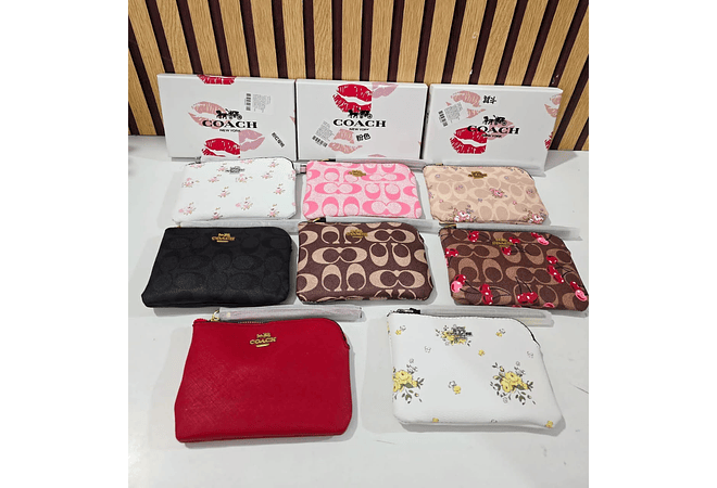MONEDERO IMITACIÓN COACH VARIOS DISEÑOS MOD# BH008 (CON CAJITA)