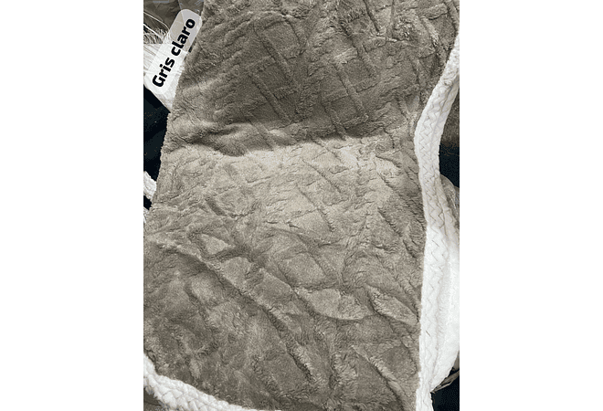 COBERTOR ABORREGADO MATRIMONIAL DISEÑO TRENZADO 190 CM X 220 CM MOD# T-30341 (AGREGAR BOLSA)