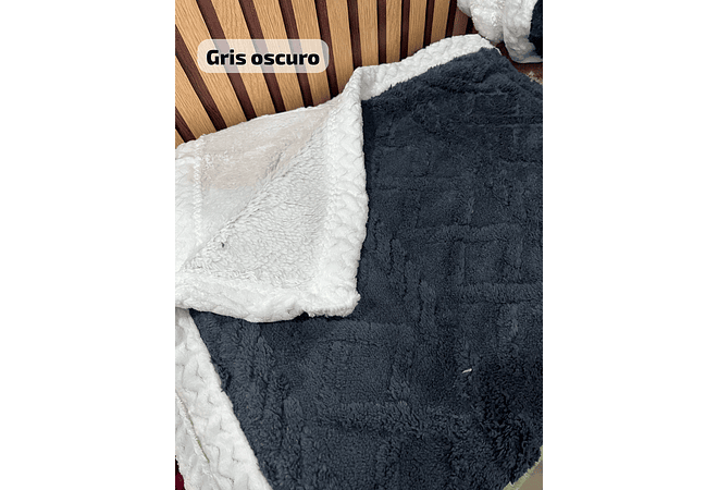 COBERTOR ABORREGADO MATRIMONIAL DISEÑO TRENZADO 190 CM X 220 CM MOD# T-30341 (AGREGAR BOLSA)