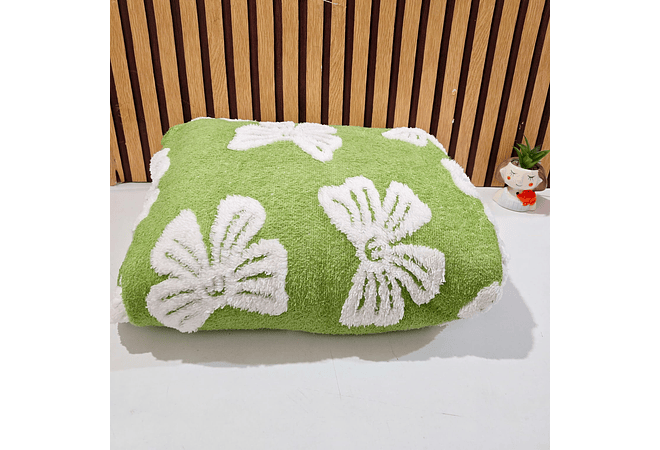 COBIJA ABORREGADA  MATRIMONIAL 1.8 × 2M CON RELIEVE DE MOÑOS MODELO #T-30425