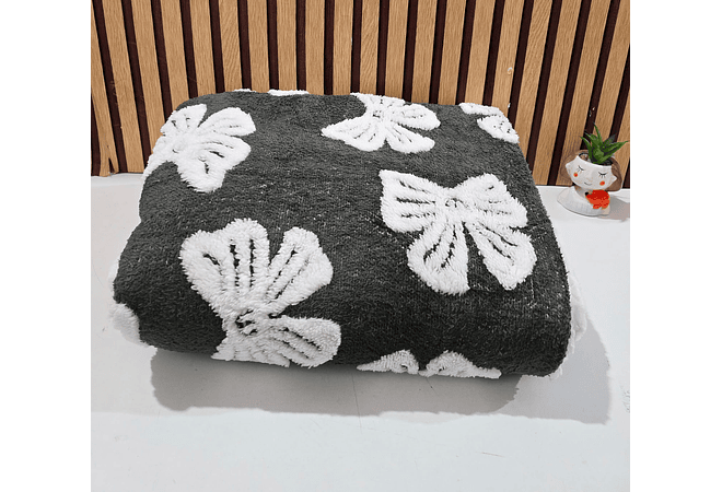 COBIJA ABORREGADA  MATRIMONIAL 1.8 × 2M CON RELIEVE DE MOÑOS MODELO #T-30425