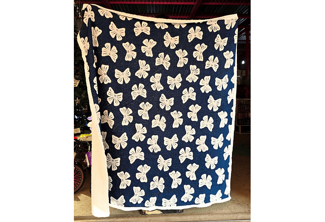 COBIJA ABORREGADA  MATRIMONIAL 1.8 × 2M CON RELIEVE DE MOÑOS MODELO #T-30425