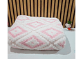 COBERTOR QUEEN SIZE DE 2 X 2.2M DISEÑO ROMBOS MOD# T-30607 (AGREGAR BOLSA)
