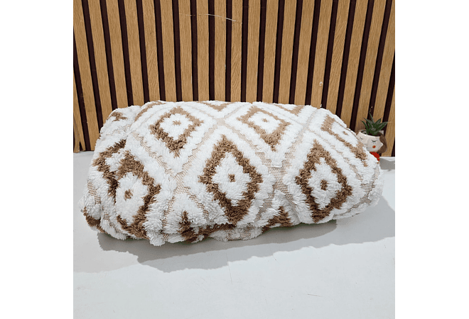 COBERTOR QUEEN SIZE DE 2 X 2.2M DISEÑO ROMBOS MOD# T-30607 (AGREGAR BOLSA)