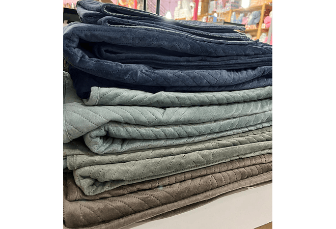 JUEGO DE COLCHA PARA CAMA + 2 FUNDAS PARA ALMOHADA  TAMAÑO QUEEN SIZE 2.2 x 2.3M MOD #T-30535