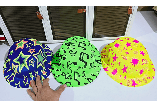DOCENA DE SOMBREROS, CORBATA,MOÑO YANTIFAZ PARA FIESTA /COLORES NEON  🥳 🎉 👔🎩