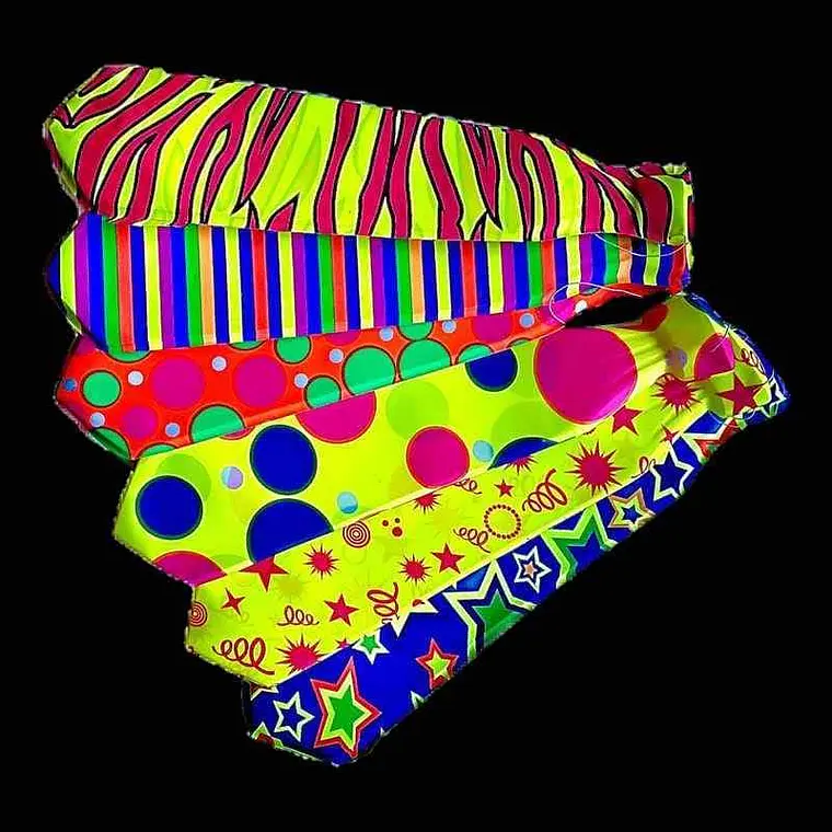 DOCENA DE SOMBREROS, CORBATA,MOÑO YANTIFAZ PARA FIESTA /COLORES NEON  🥳 🎉 👔🎩 6