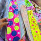 DOCENA DE SOMBREROS, CORBATA,MOÑO YANTIFAZ PARA FIESTA /COLORES NEON  🥳 🎉 👔🎩 - Miniatura 7