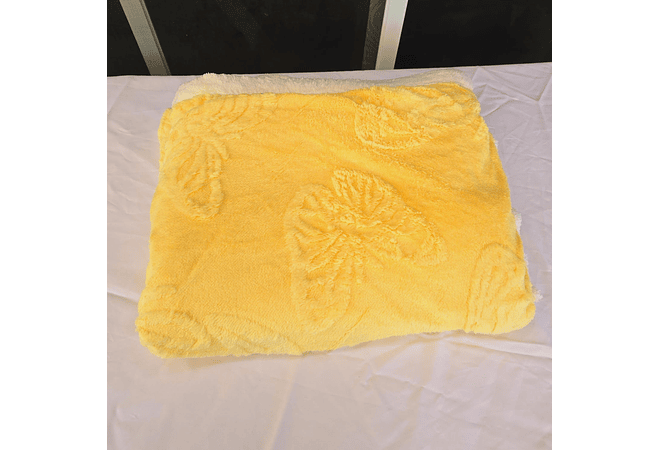 COBIJA ABORREGADA 180x200CM RELIEVE MARIPOSA MOD#20006