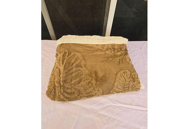 COBIJA ABORREGADA 180x200CM RELIEVE MARIPOSA MOD#20006